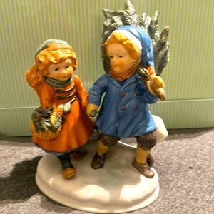 Avon 1981 First Edition Christmas Memories Sharing The Christmas Spirit Figurine
